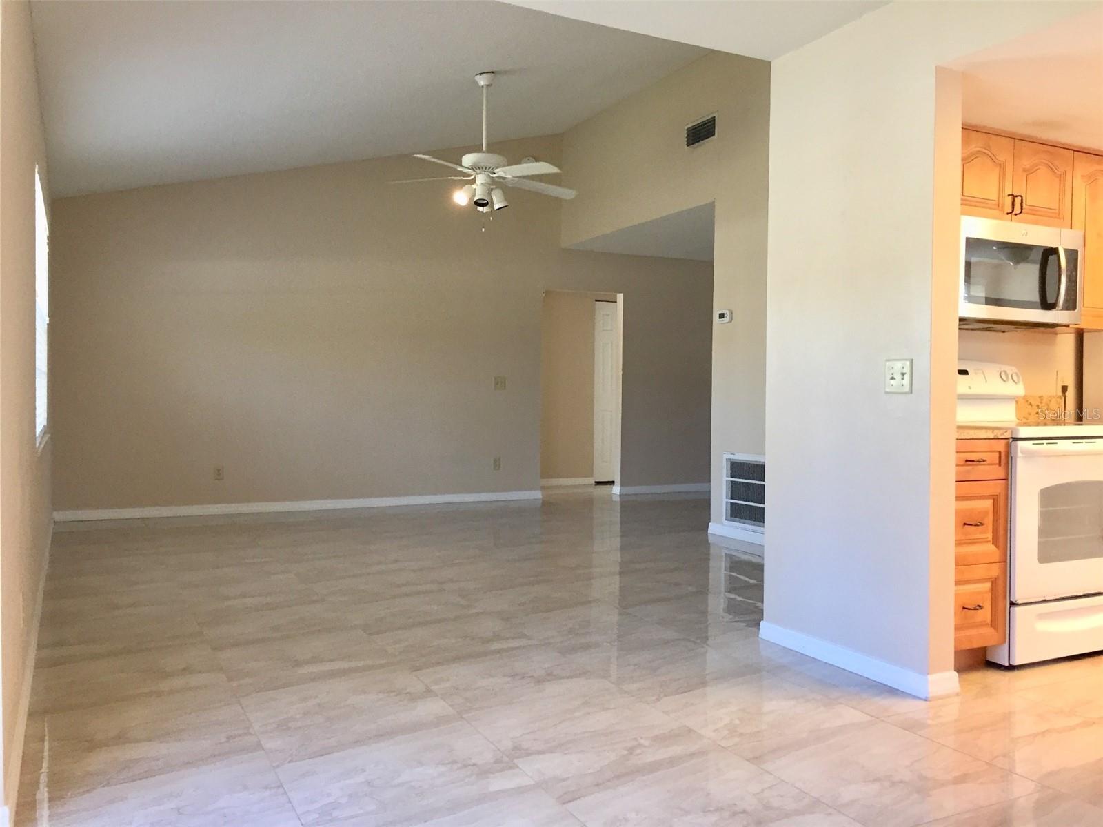 11010 SUMMER DR, TAMPA, FL, 33624