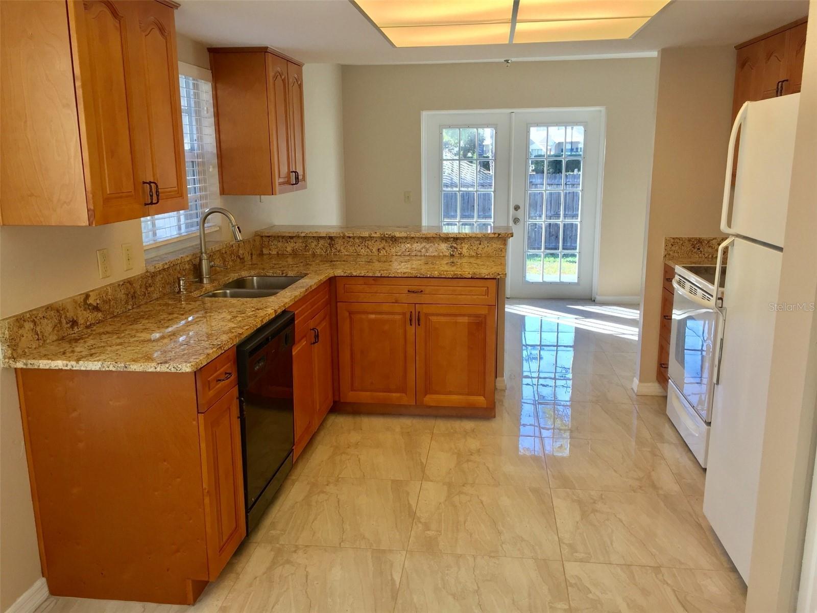 11010 SUMMER DR, TAMPA, FL, 33624