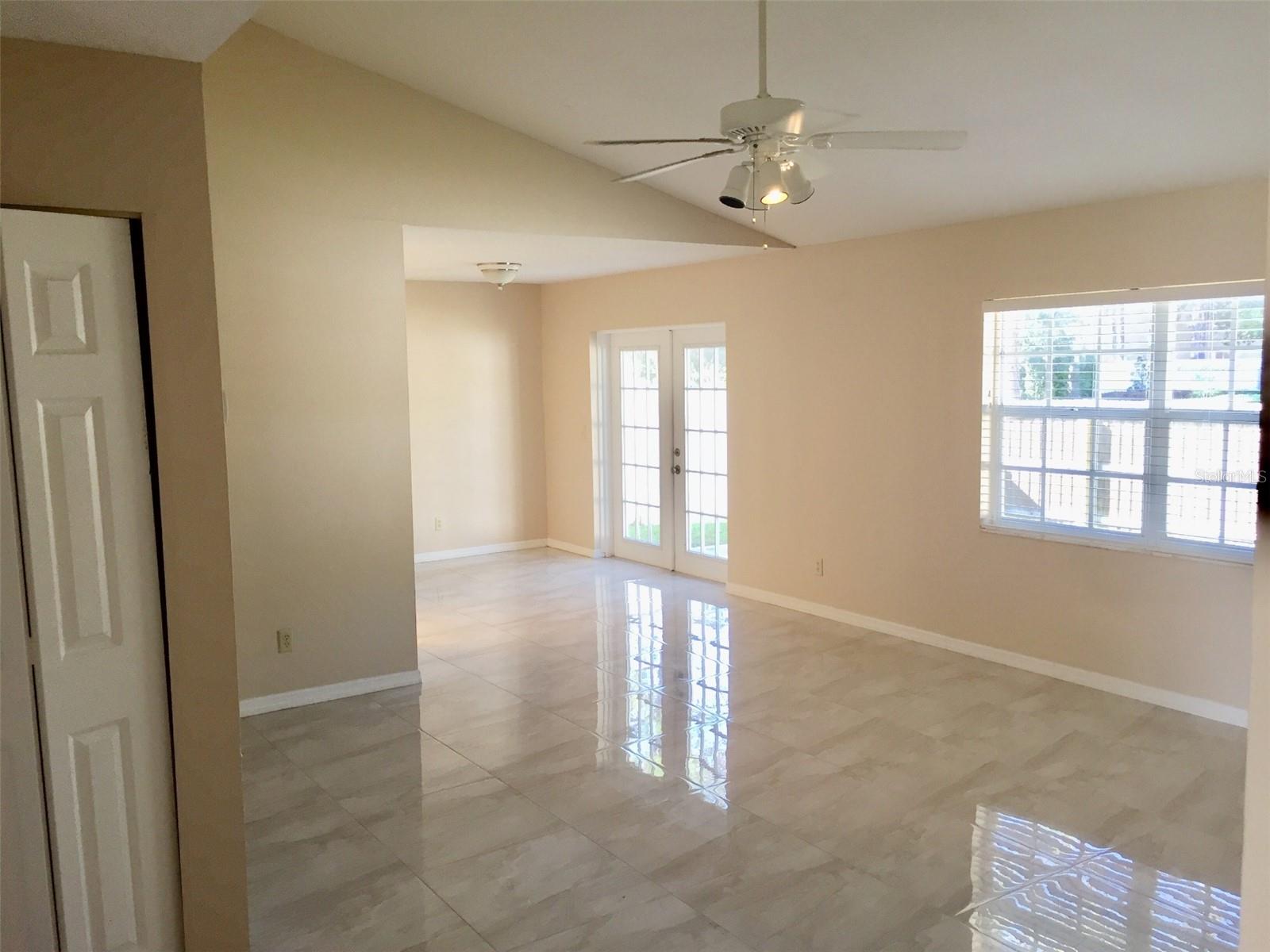 11010 SUMMER DR, TAMPA, FL, 33624
