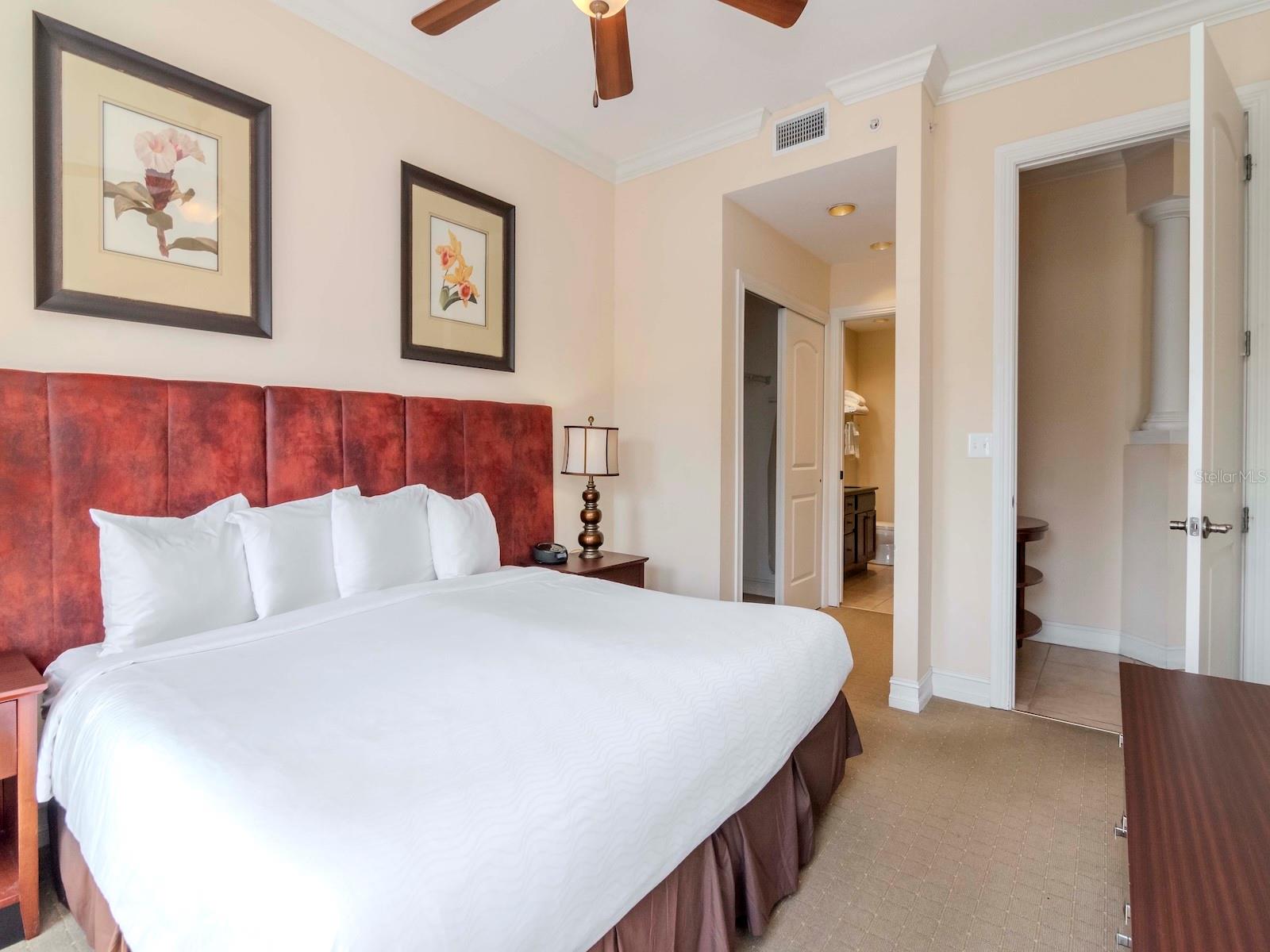 13941 CLUBHOUSE DR #212, TAMPA, FL, 33618