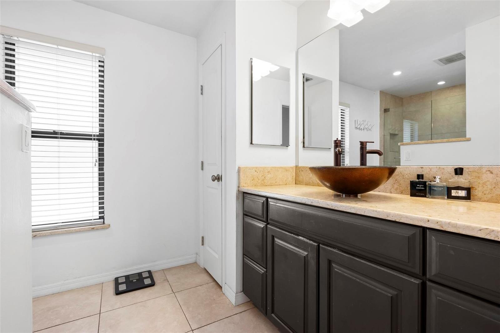 9207 59TH AVENUE DR E, BRADENTON, FL, 34202