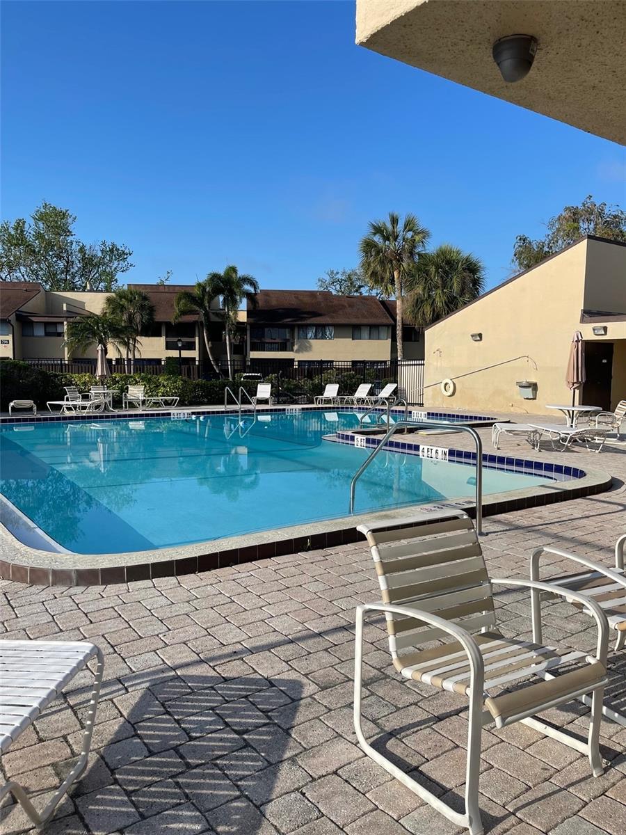 782 VILLAGE LAKE TER N #102, ST PETERSBURG, FL, 33716