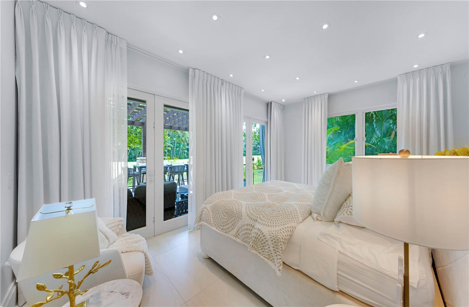 PR9112859 Property Photo