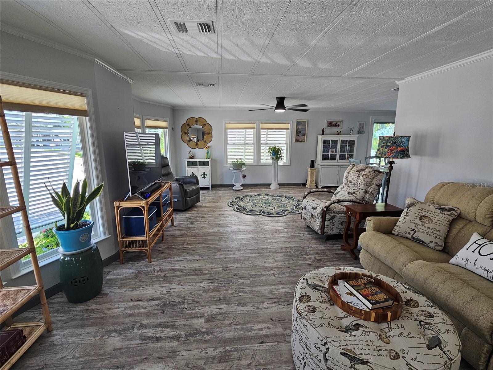 121 DOLPHIN DR S, OLDSMAR, FL, 34677
