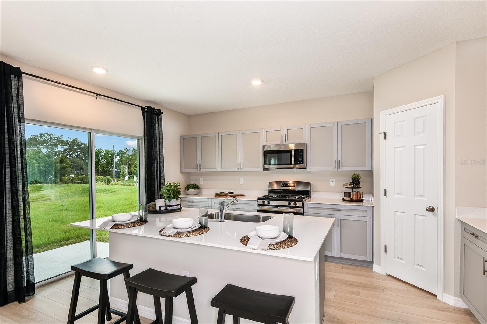 37230 SAGEMOOR DR, ZEPHYRHILLS, FL, 33541