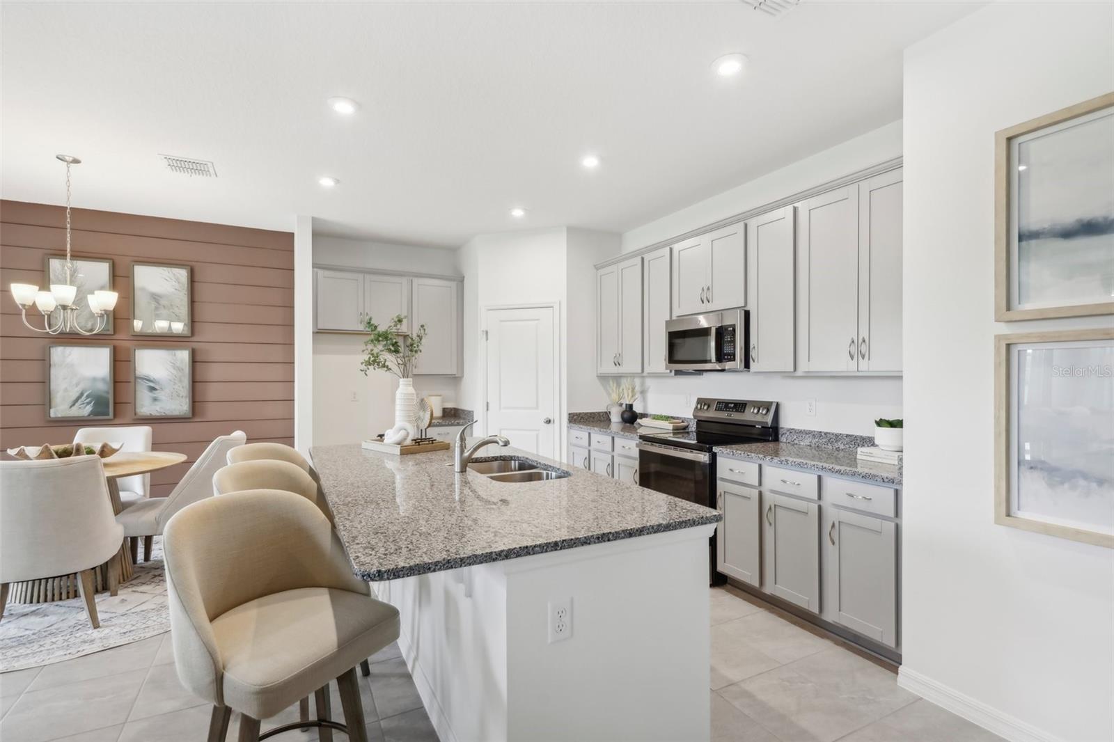 415 SHOREVIEW SANDS AVE, MASCOTTE, FL, 34753