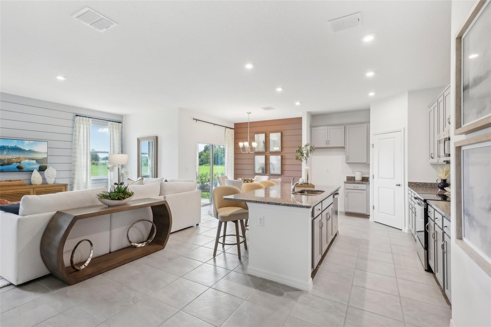 415 SHOREVIEW SANDS AVE, MASCOTTE, FL, 34753