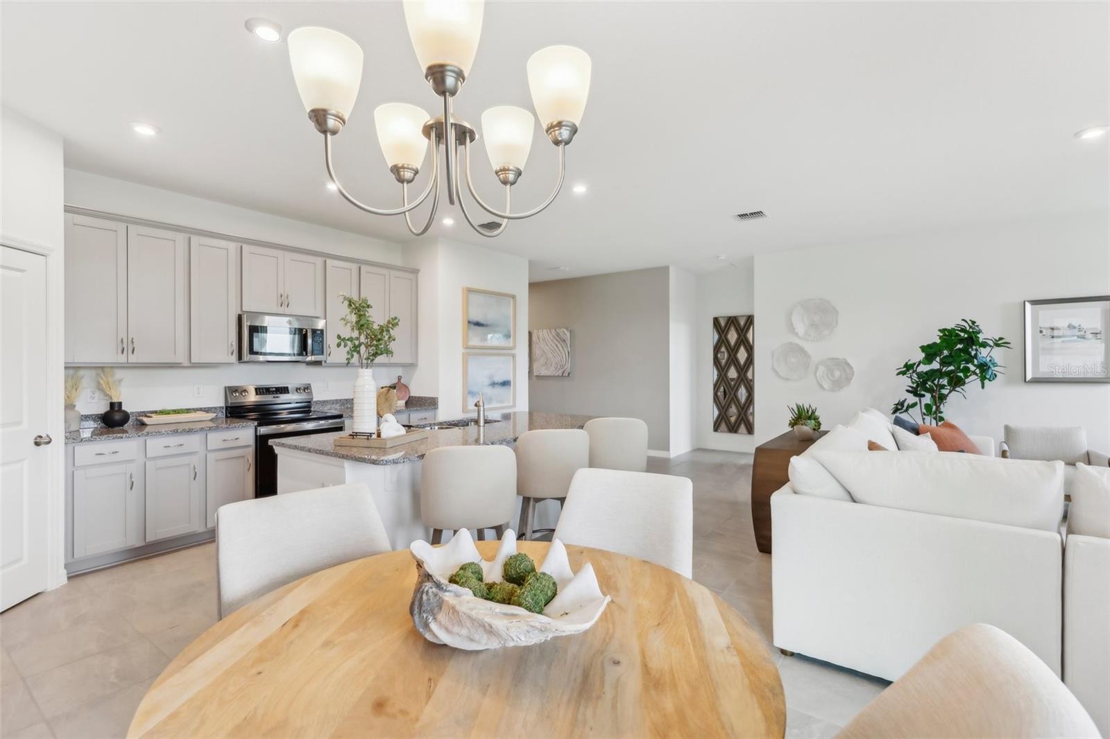 415 SHOREVIEW SANDS AVE, MASCOTTE, FL, 34753