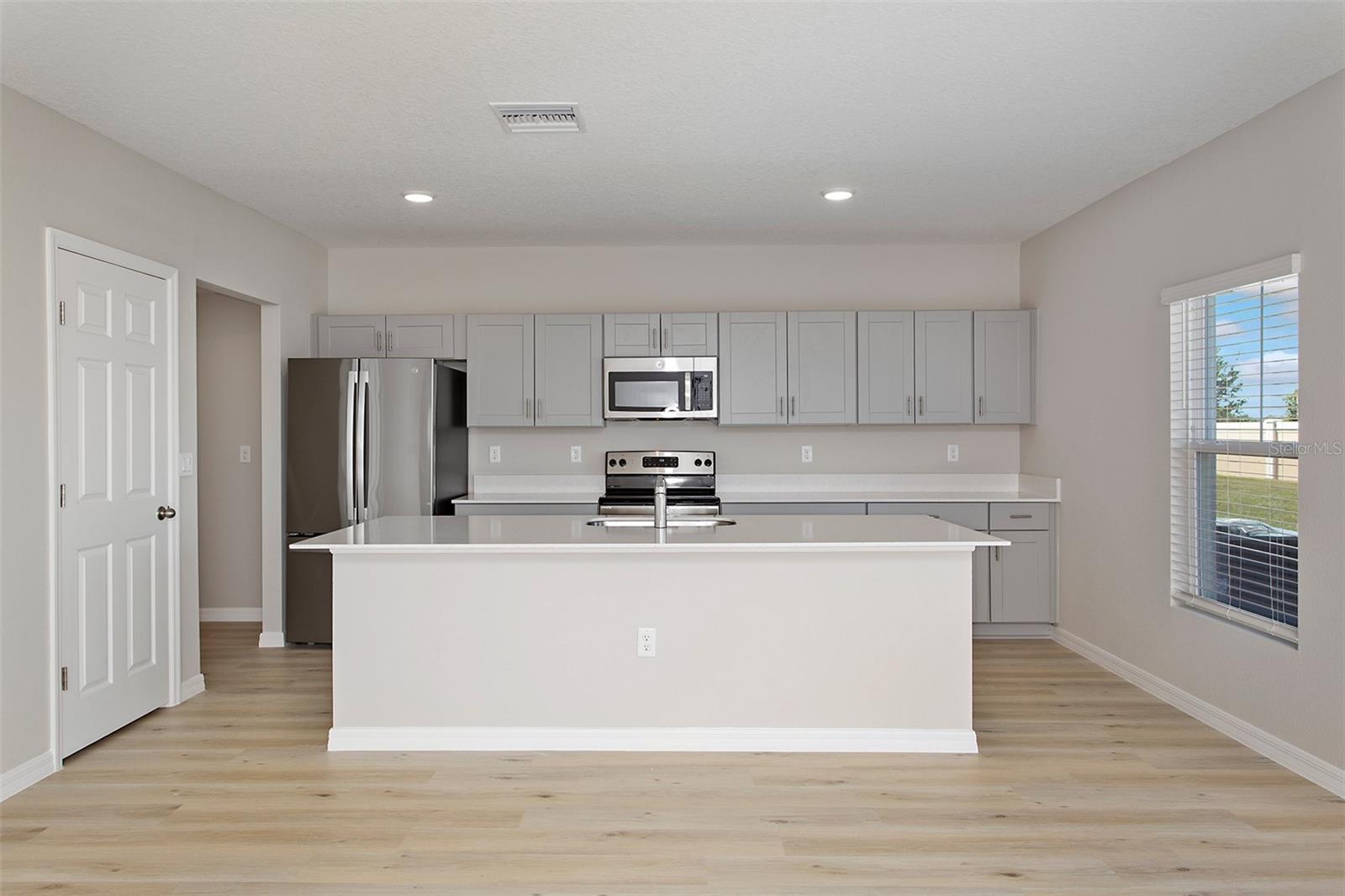 37123 SAGEMOOR DR, ZEPHYRHILLS, FL, 33541