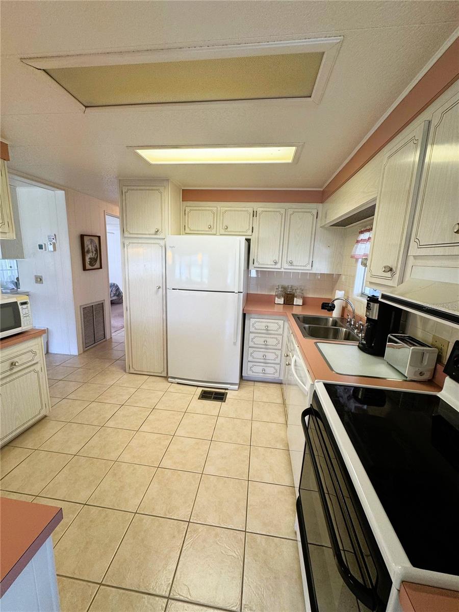 511 HAWTHORNE BLVD, LEESBURG, FL, 34748