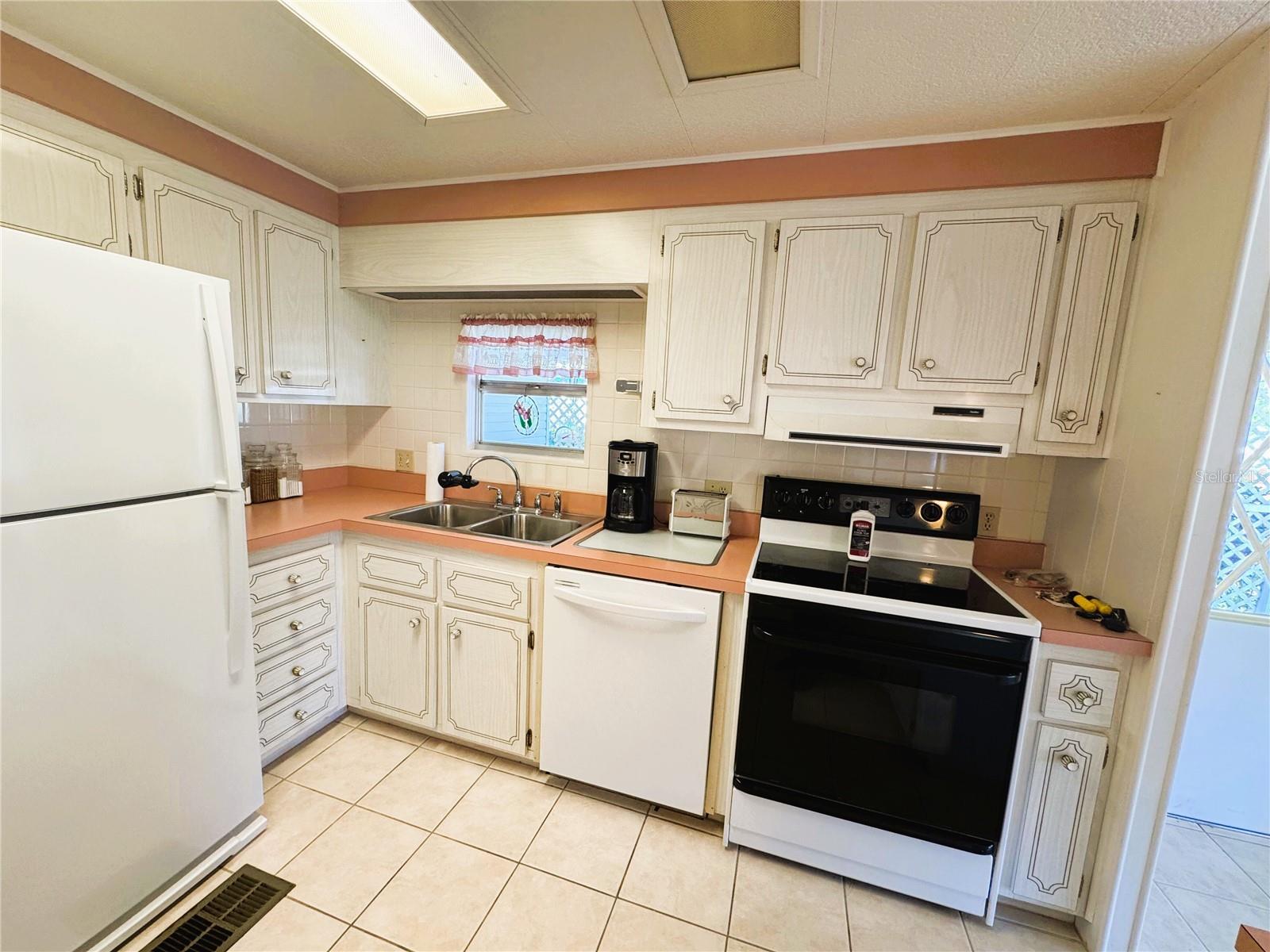 511 HAWTHORNE BLVD, LEESBURG, FL, 34748