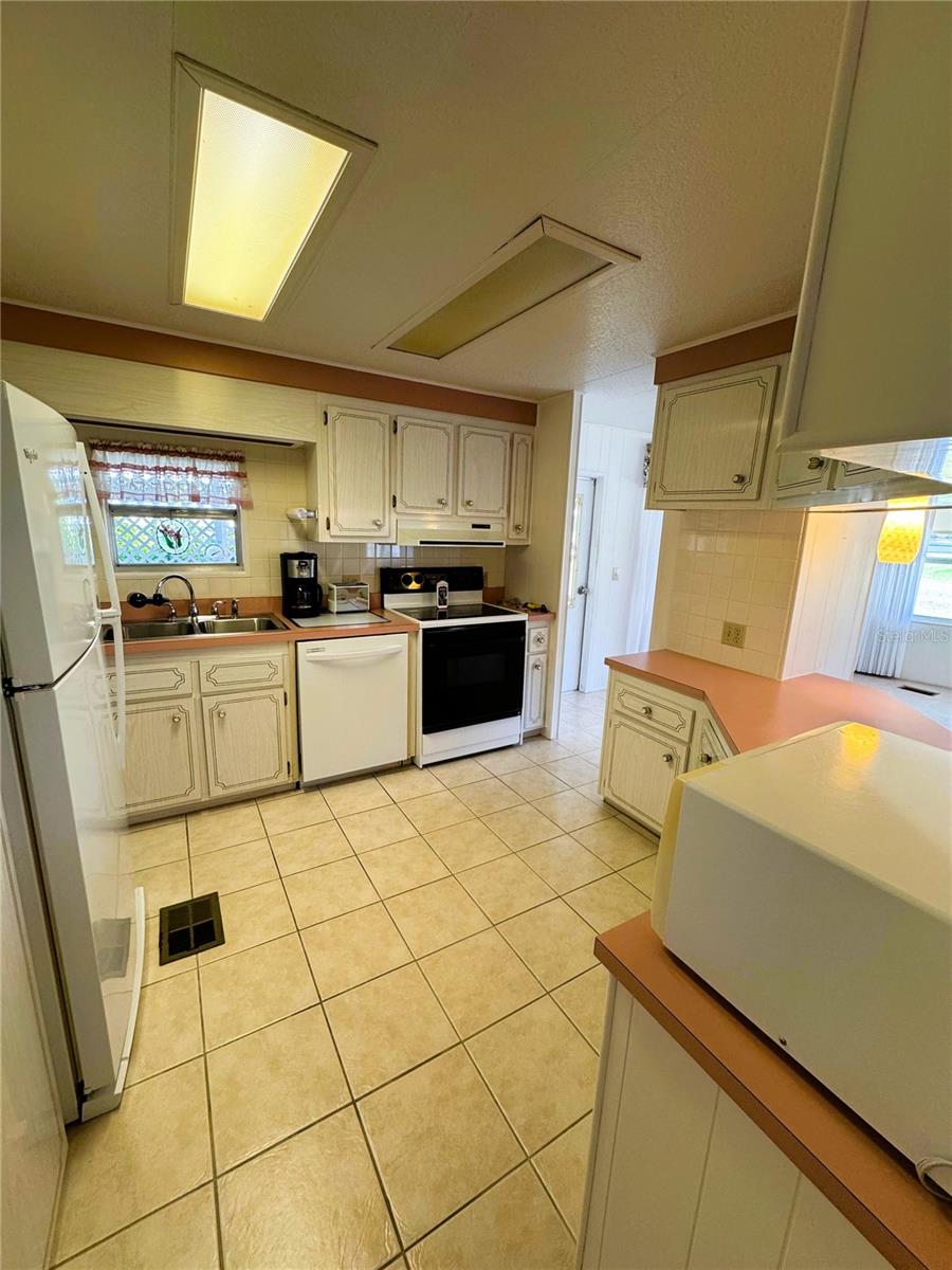 511 HAWTHORNE BLVD, LEESBURG, FL, 34748