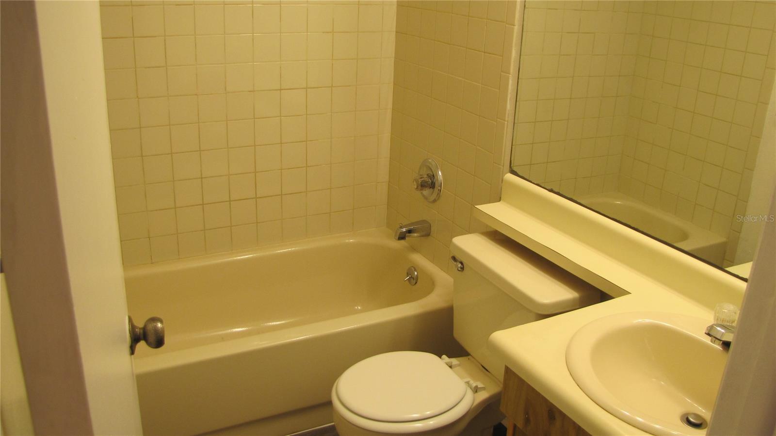 7238 E BANK DR, TAMPA, FL, 33617
