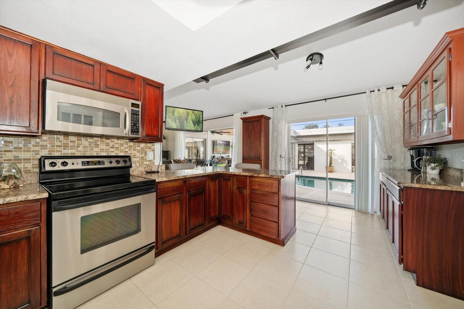1044 PORTER DR, LARGO, FL, 33771