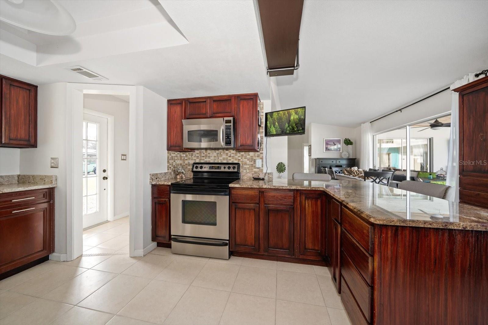 1044 PORTER DR, LARGO, FL, 33771