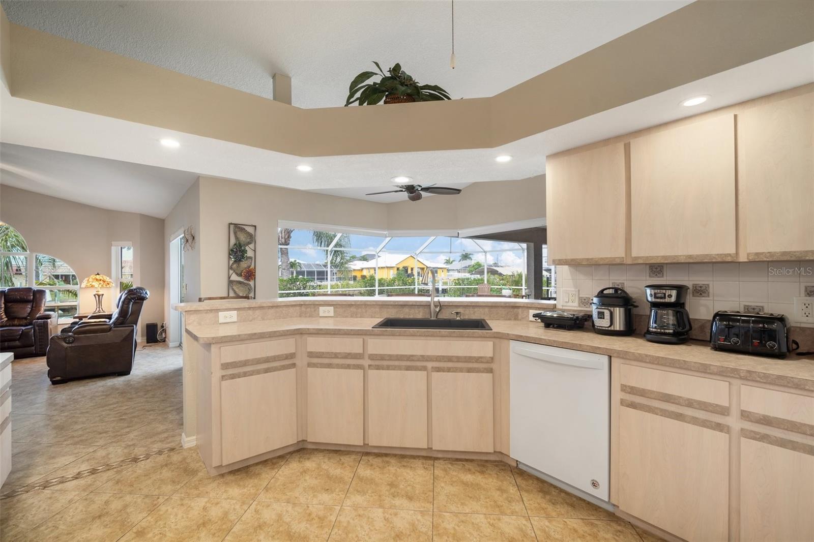 121 COLONIAL ST SW, PORT CHARLOTTE, FL, 33952