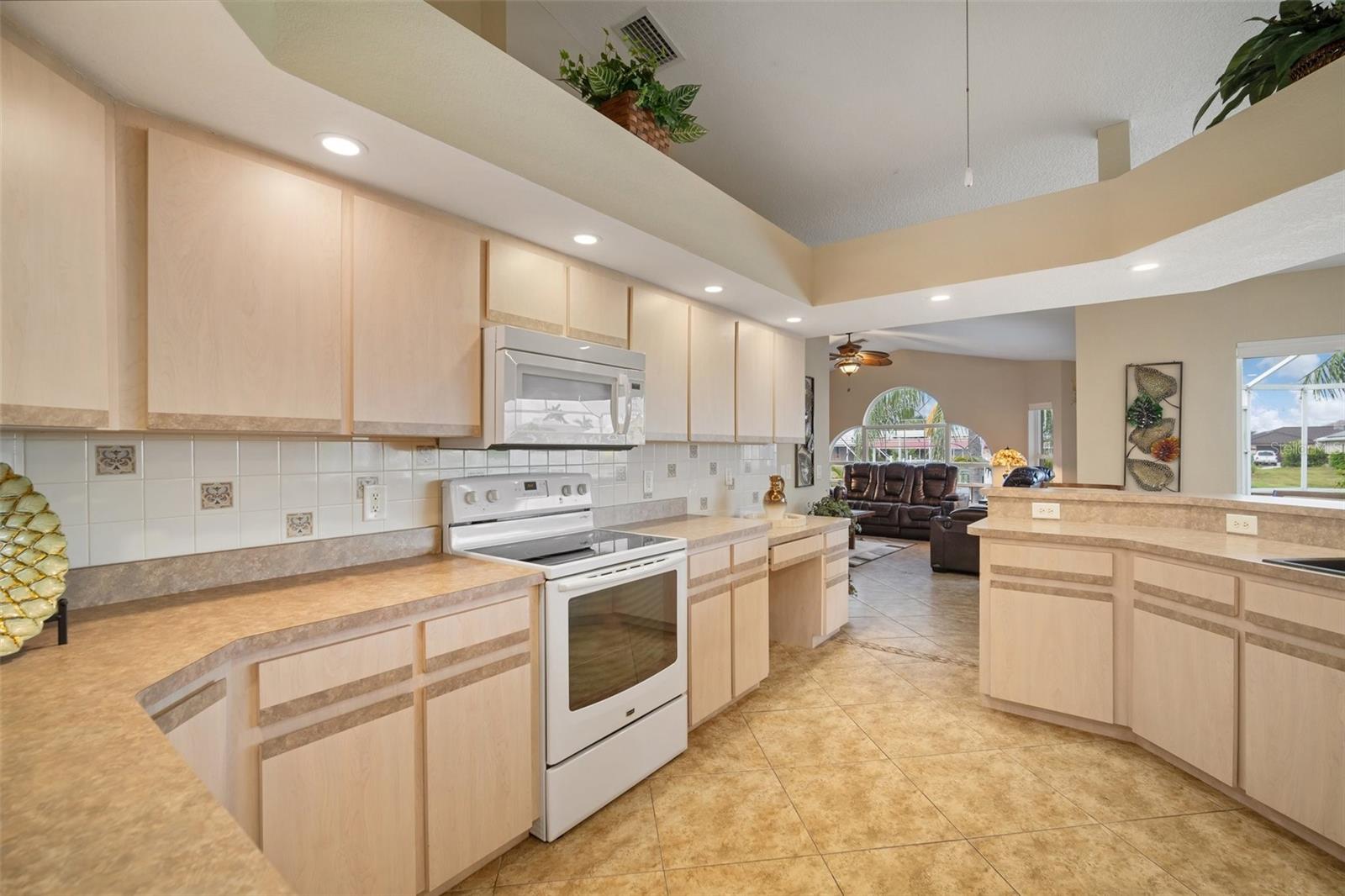 121 COLONIAL ST SW, PORT CHARLOTTE, FL, 33952