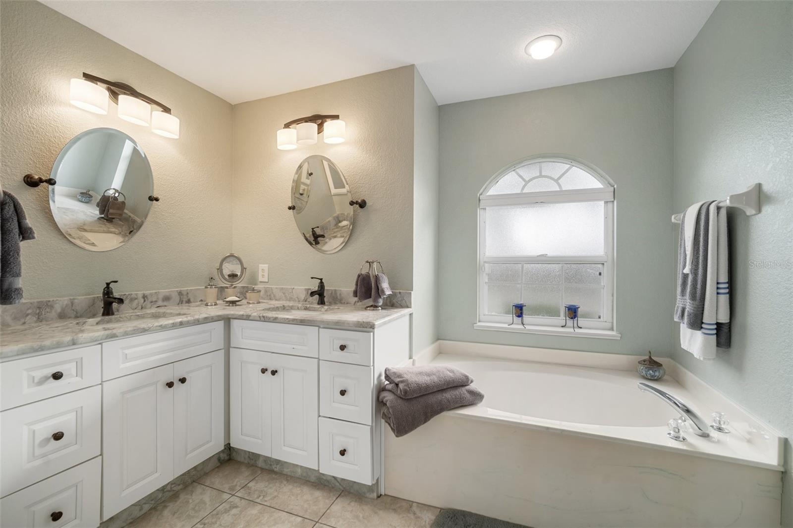 121 COLONIAL ST SW, PORT CHARLOTTE, FL, 33952