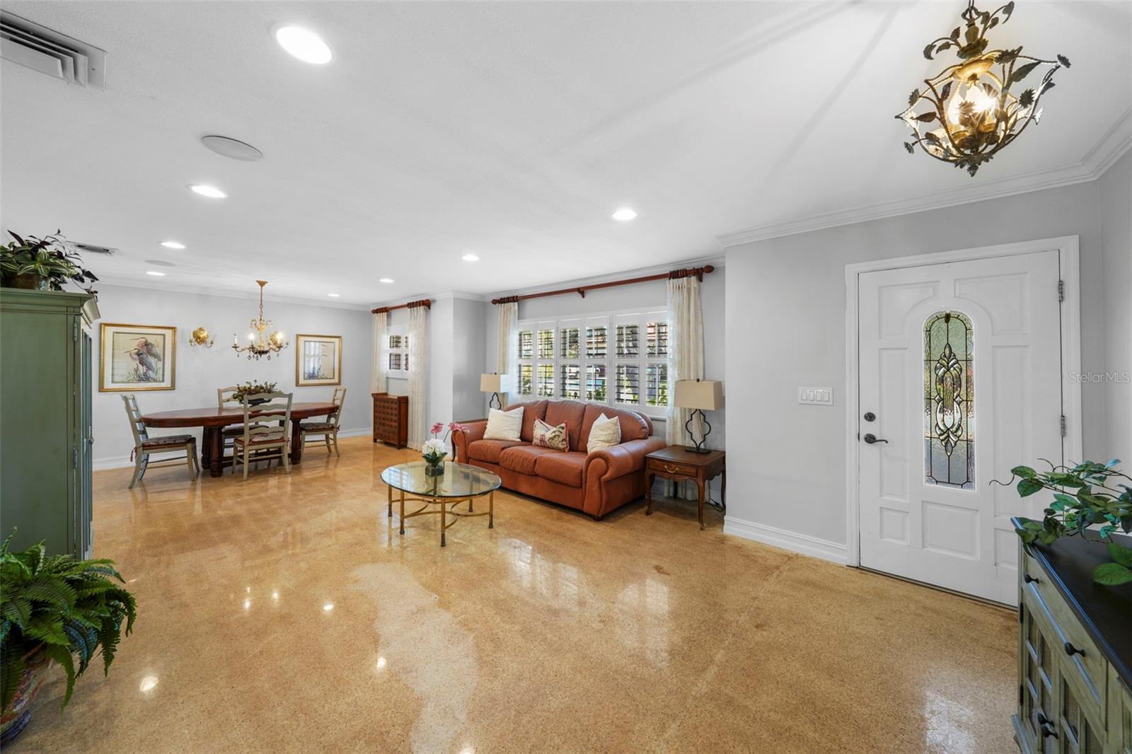 3918 VERSAILLES DR, TAMPA, FL, 33634