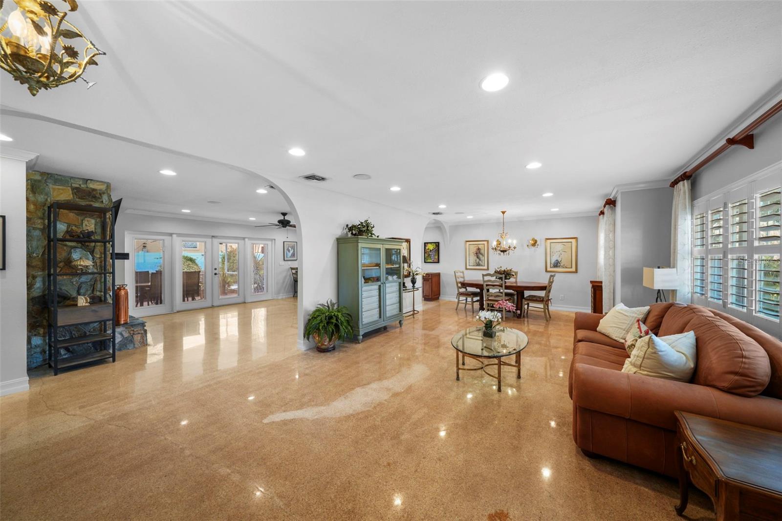 3918 VERSAILLES DR, TAMPA, FL, 33634