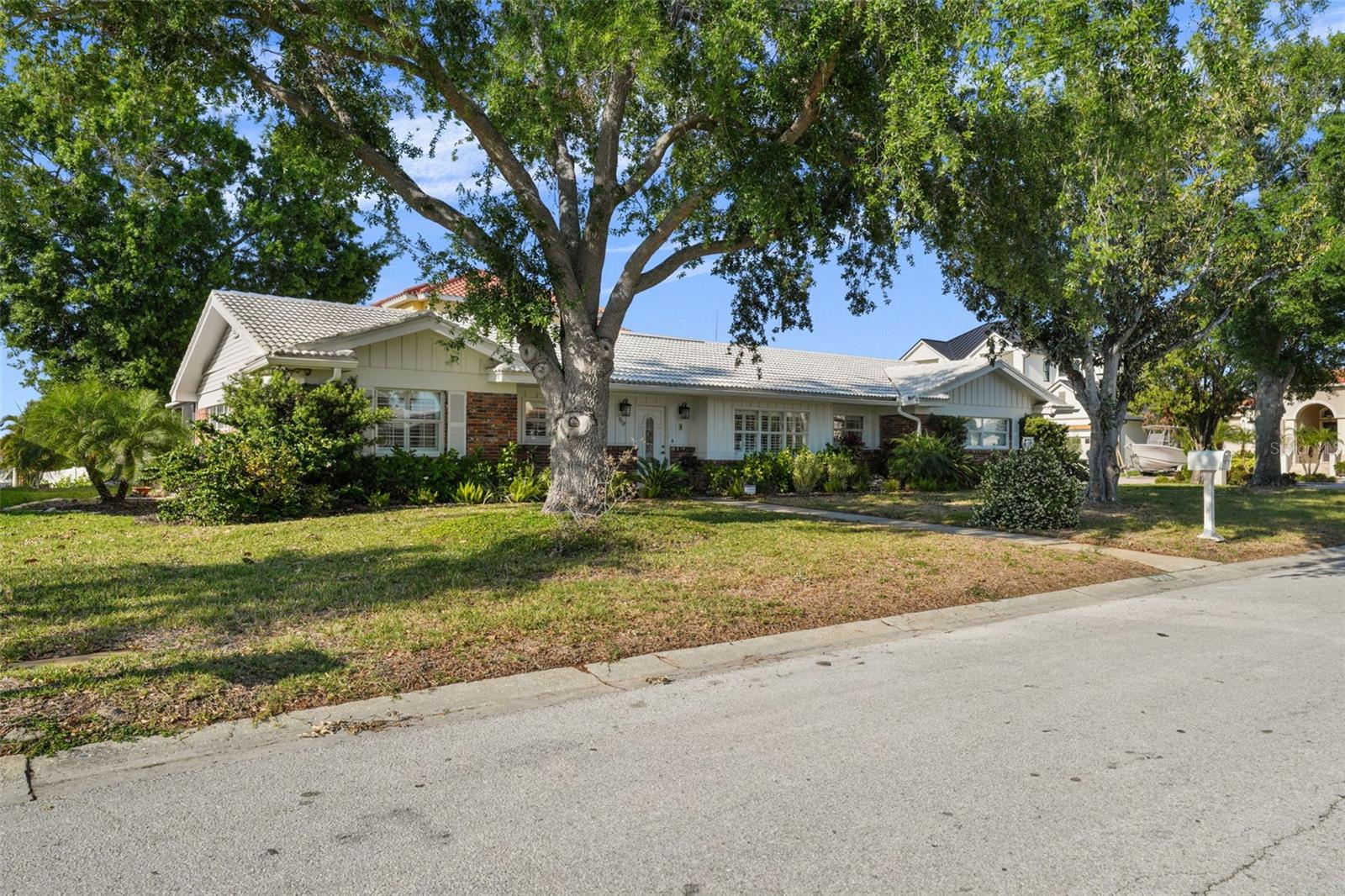 3918 VERSAILLES DR, TAMPA, FL, 33634