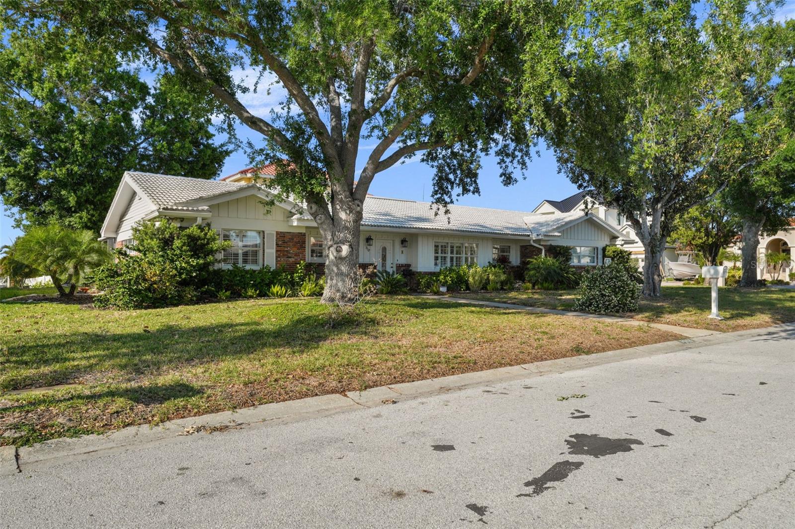 3918 VERSAILLES DR, TAMPA, FL, 33634