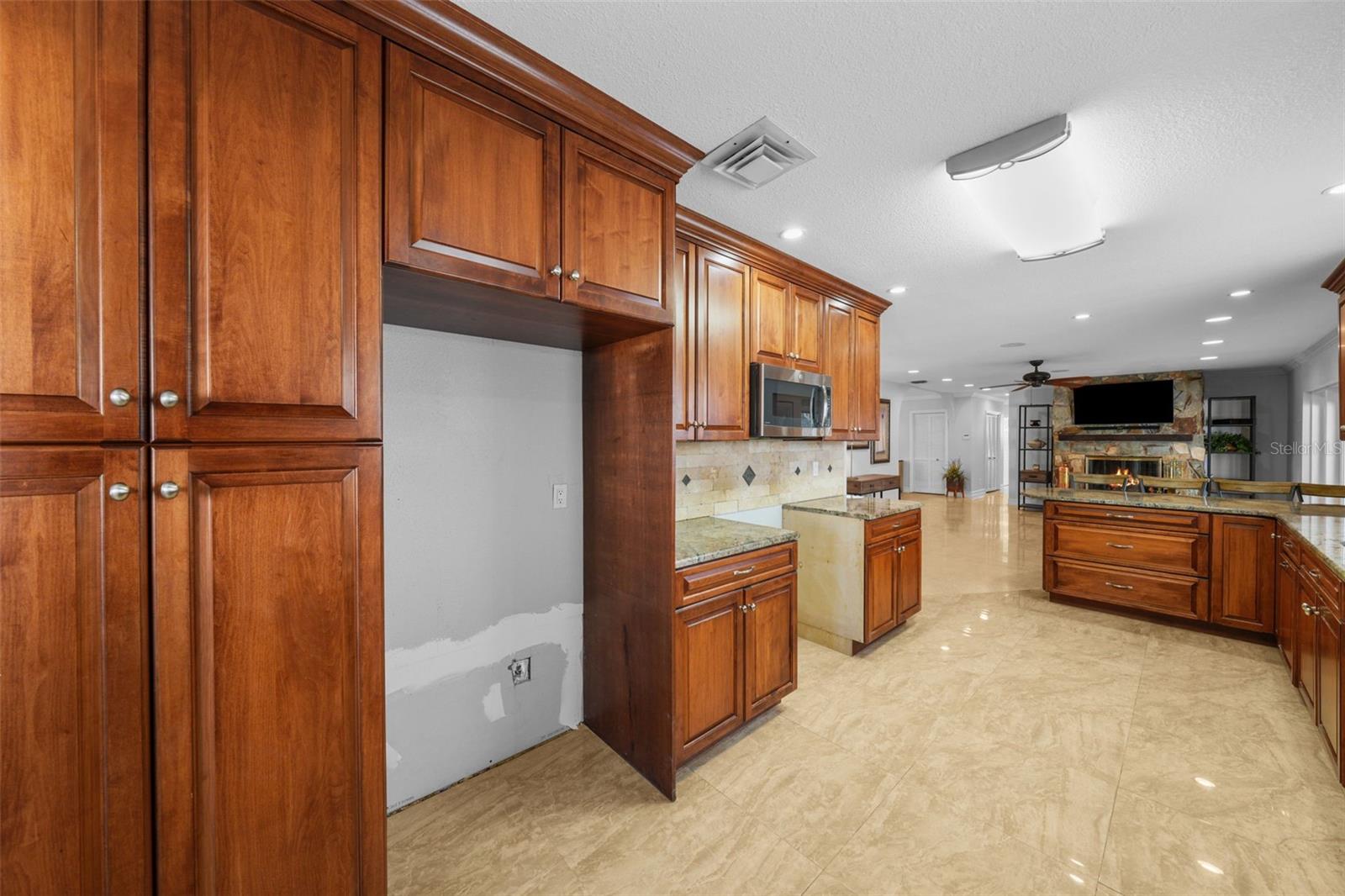3918 VERSAILLES DR, TAMPA, FL, 33634
