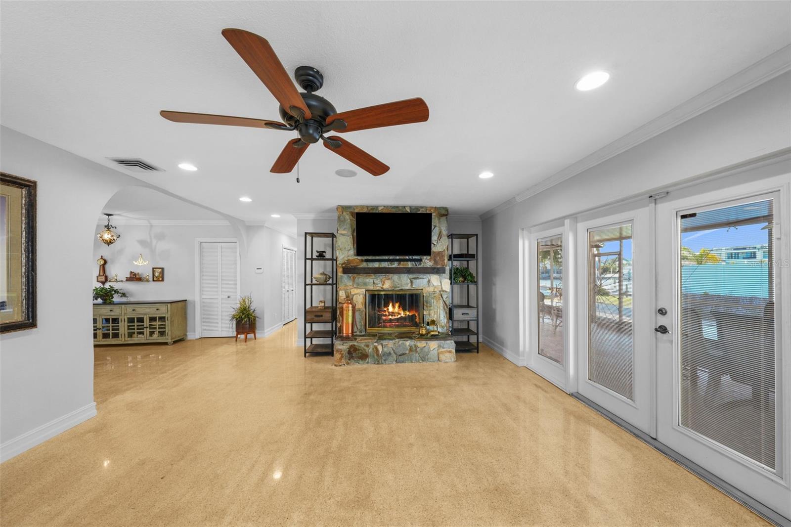 3918 VERSAILLES DR, TAMPA, FL, 33634