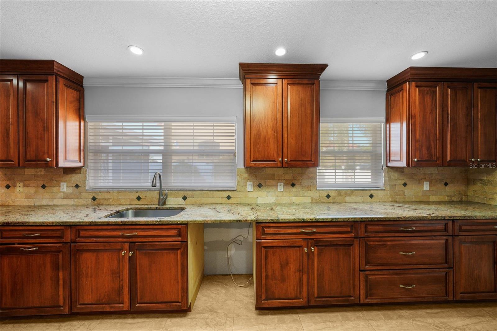 3918 VERSAILLES DR, TAMPA, FL, 33634
