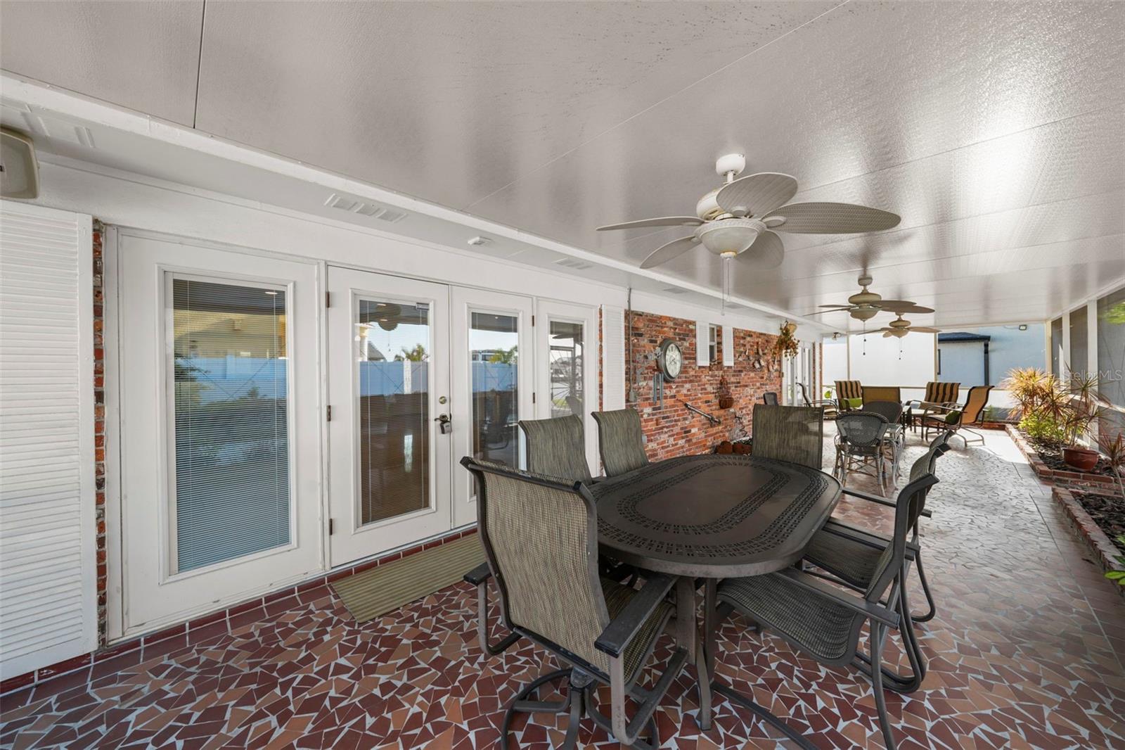3918 VERSAILLES DR, TAMPA, FL, 33634