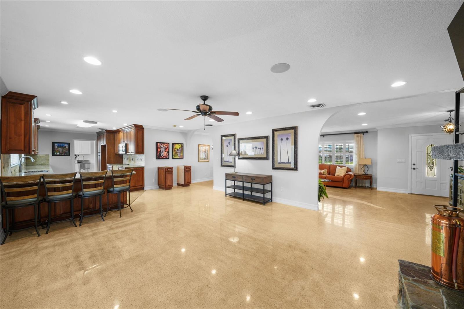 3918 VERSAILLES DR, TAMPA, FL, 33634