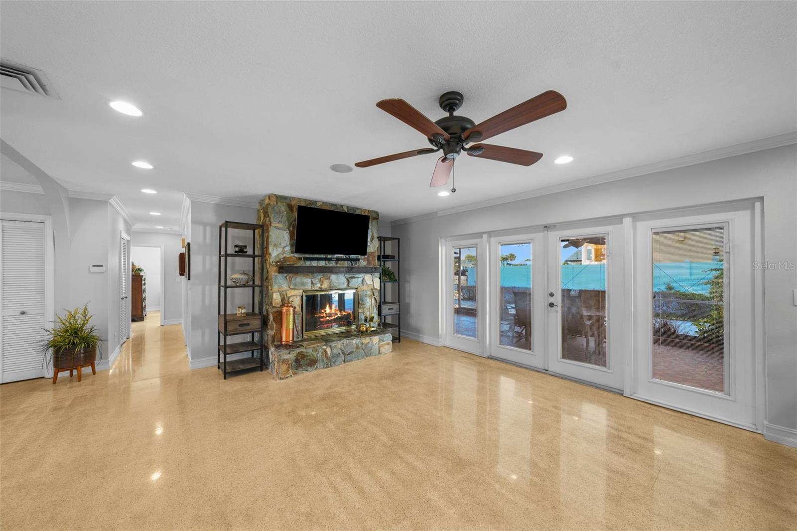 3918 VERSAILLES DR, TAMPA, FL, 33634
