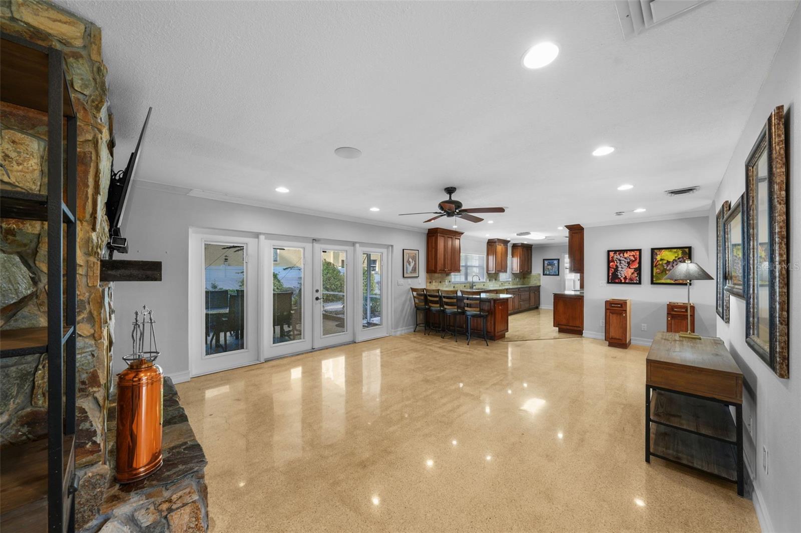 3918 VERSAILLES DR, TAMPA, FL, 33634