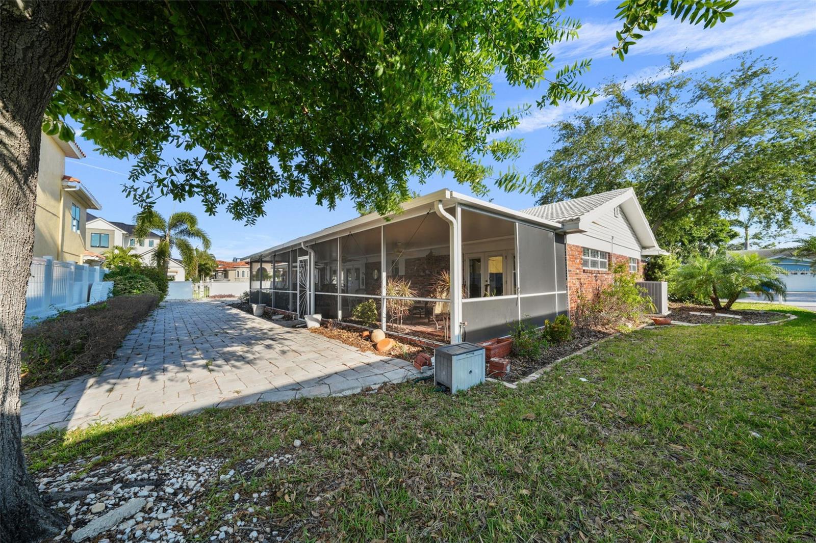 3918 VERSAILLES DR, TAMPA, FL, 33634