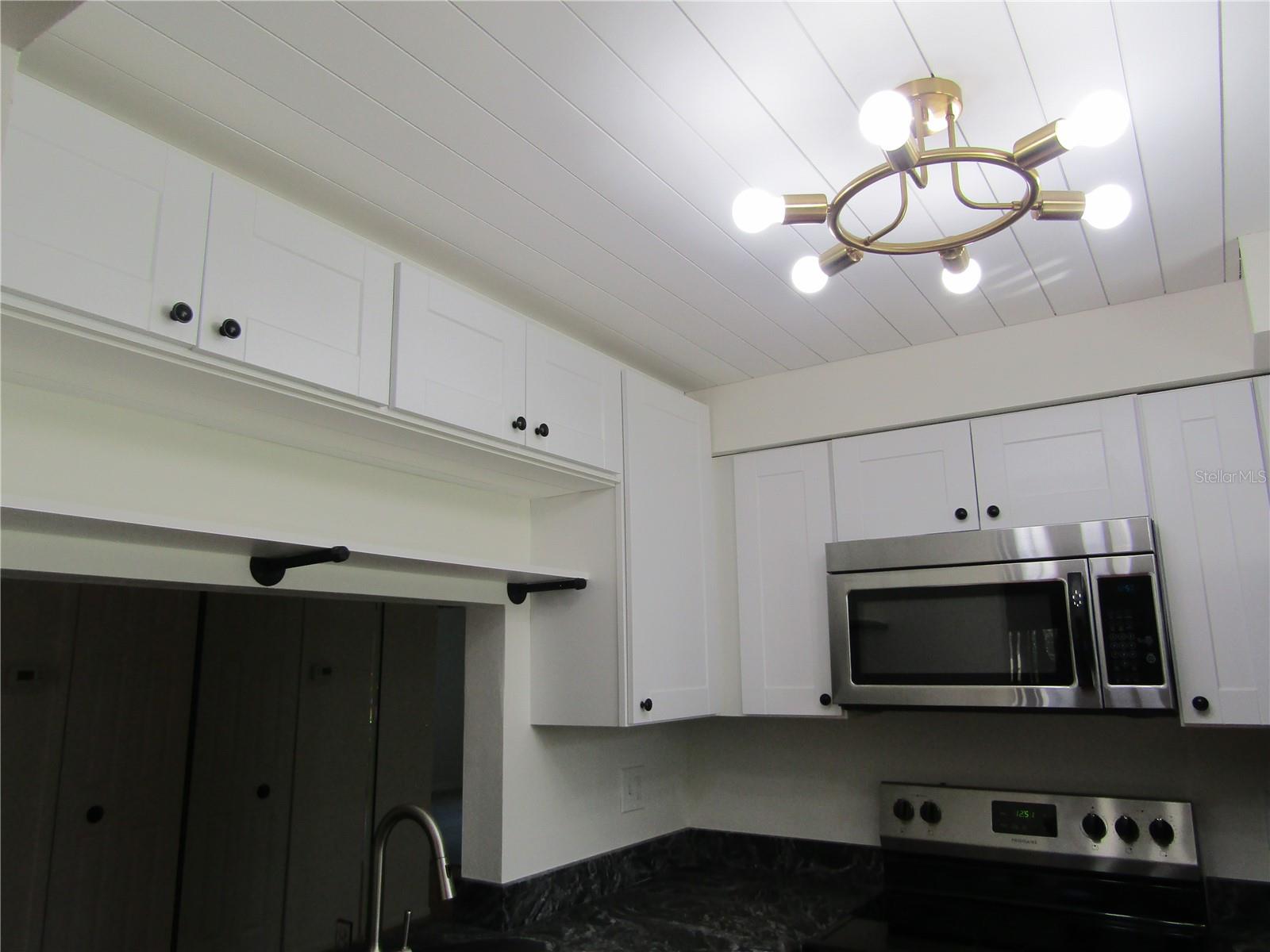 5715 GARDENS DR #102, SARASOTA, FL, 34243