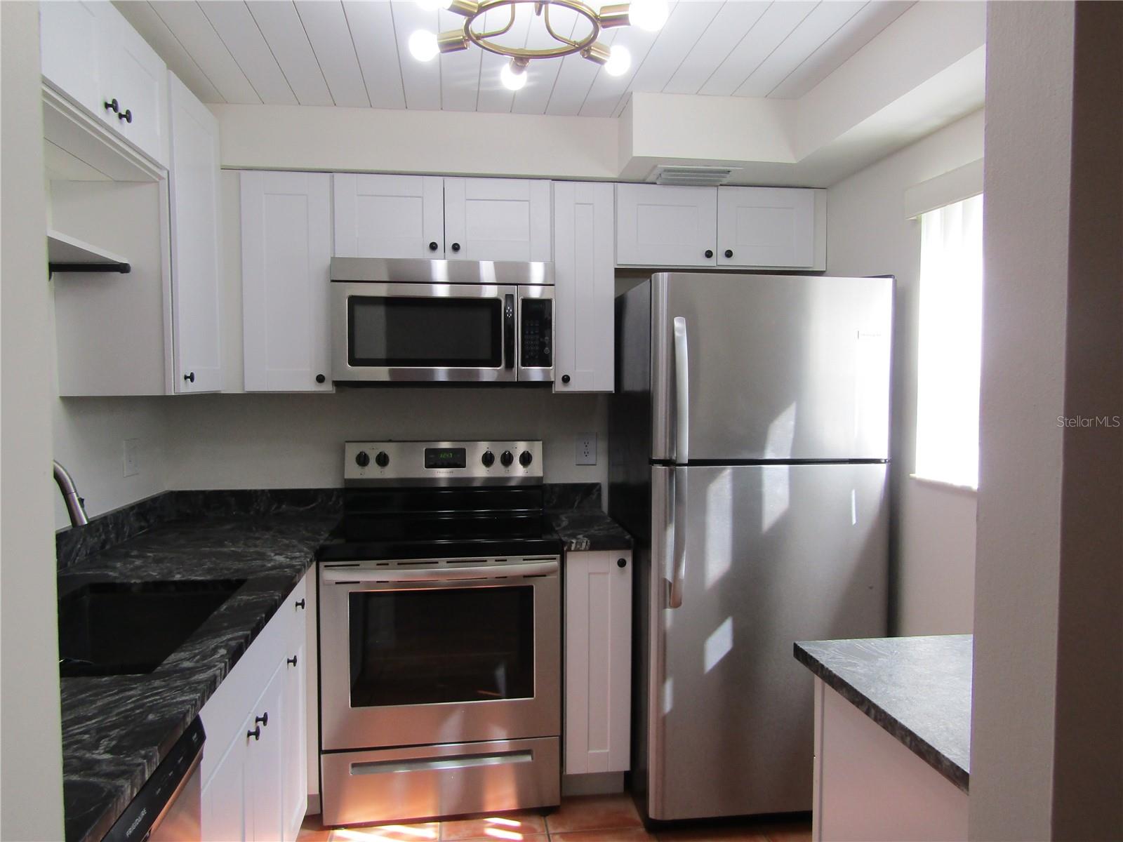 5715 GARDENS DR #102, SARASOTA, FL, 34243