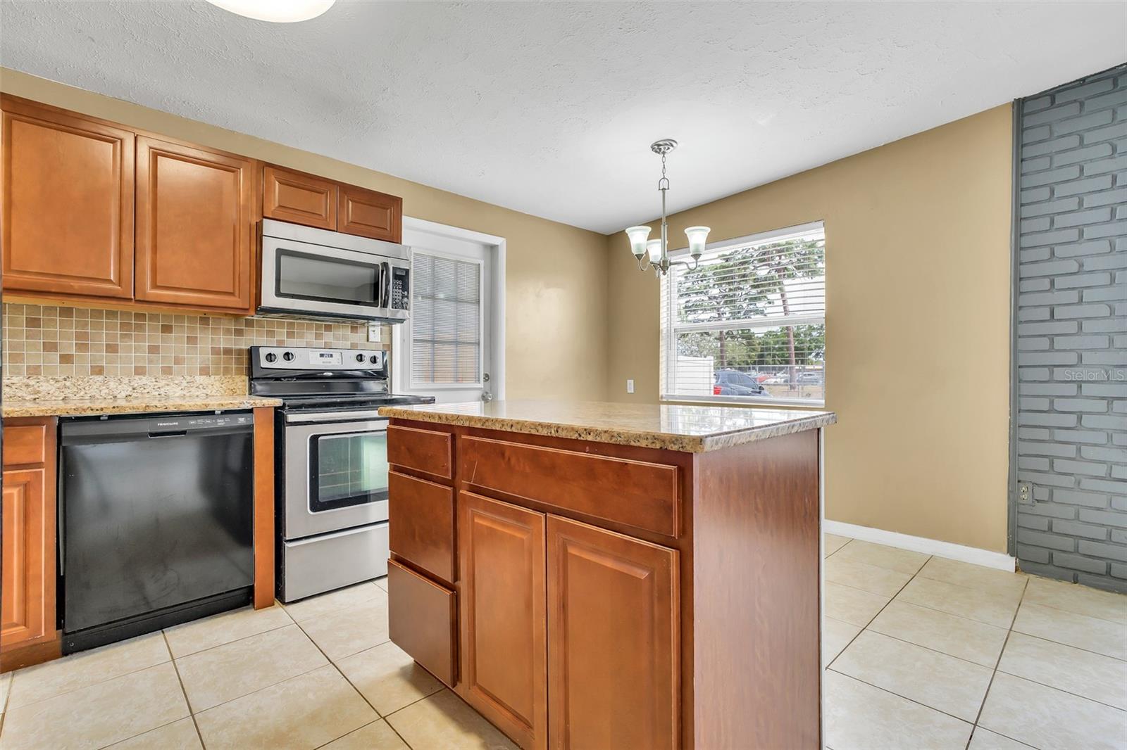 8233 PORTULACA AVE, SEMINOLE, FL, 33777