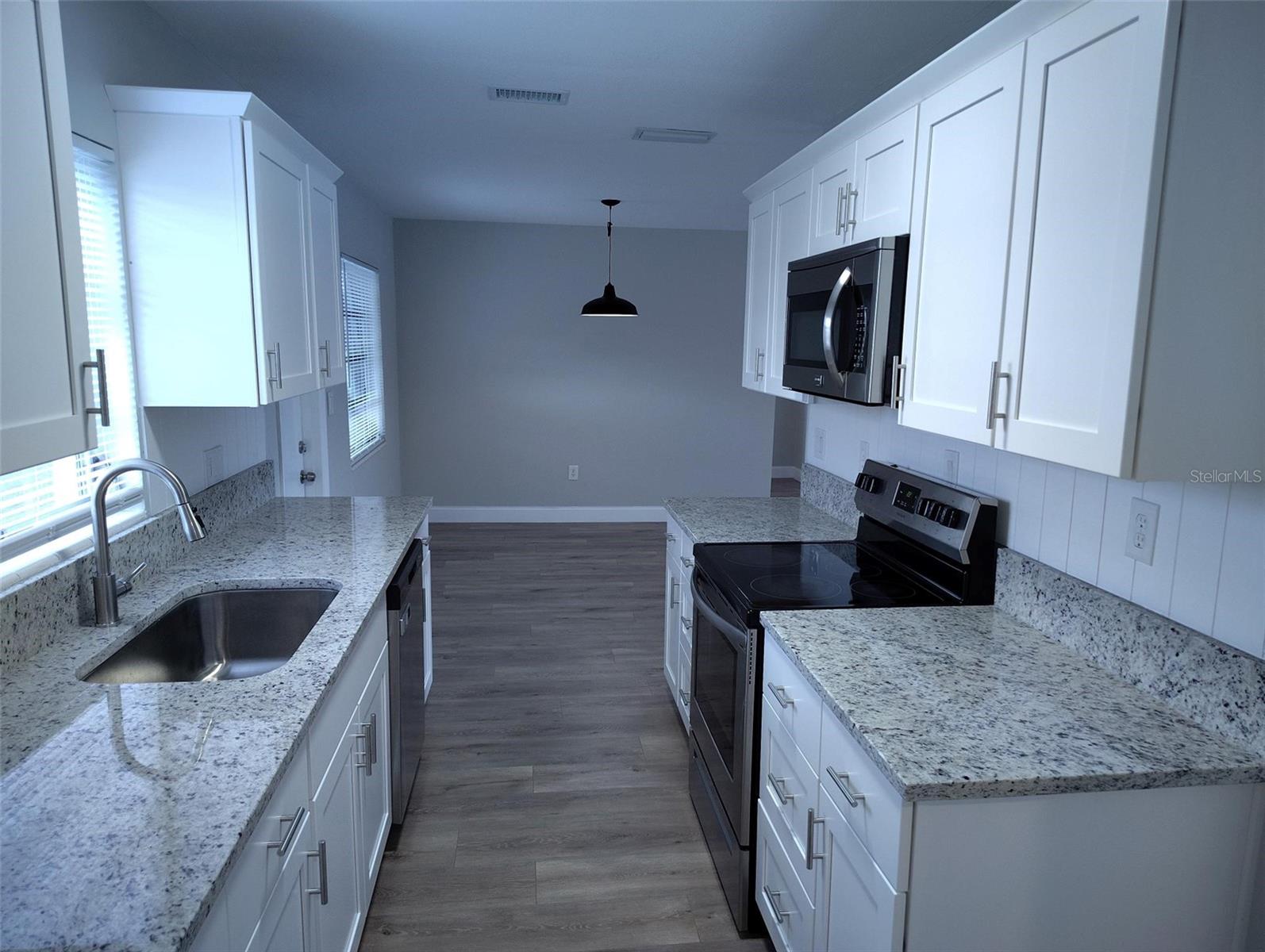1102 TEMPLE AVE, BRADENTON, FL, 34207