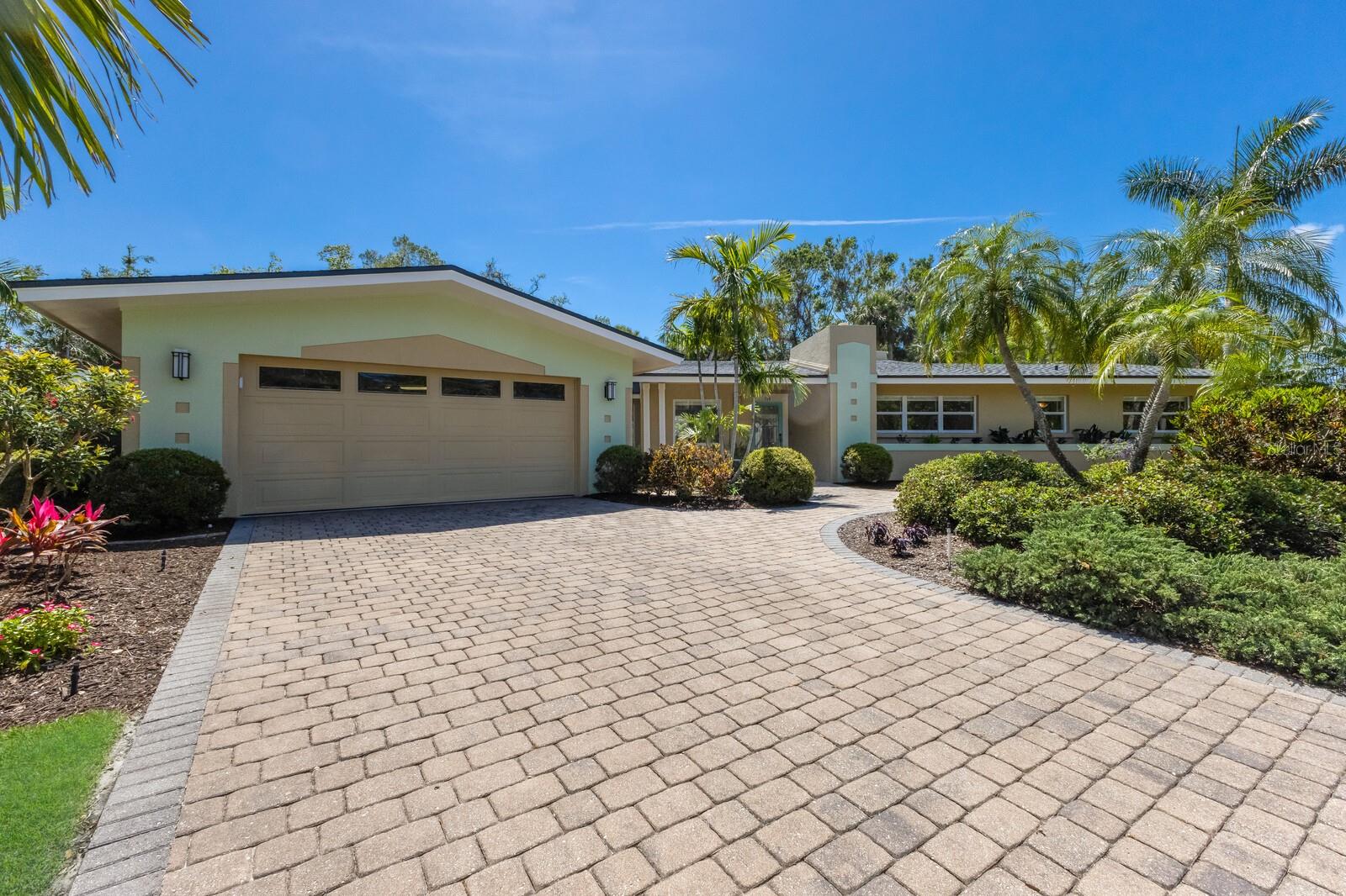 734 INDIAN BEACH CIR, SARASOTA, FL, 34234