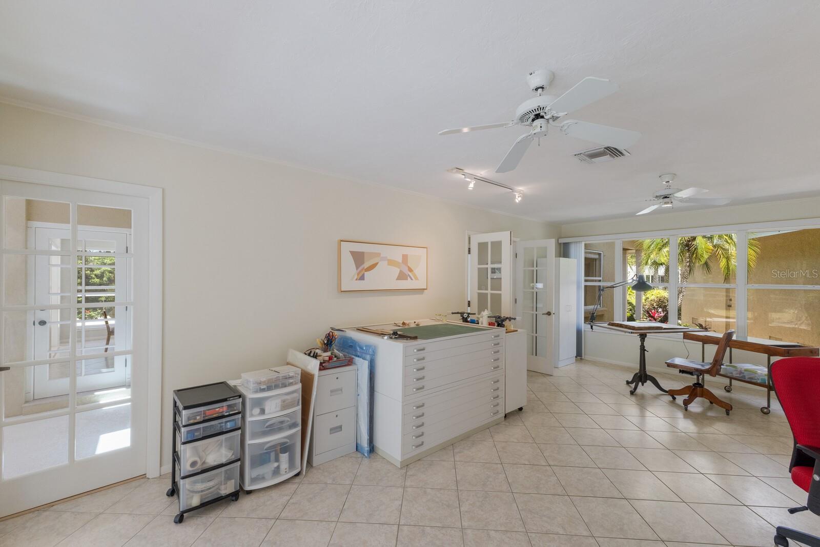 734 INDIAN BEACH CIR, SARASOTA, FL, 34234