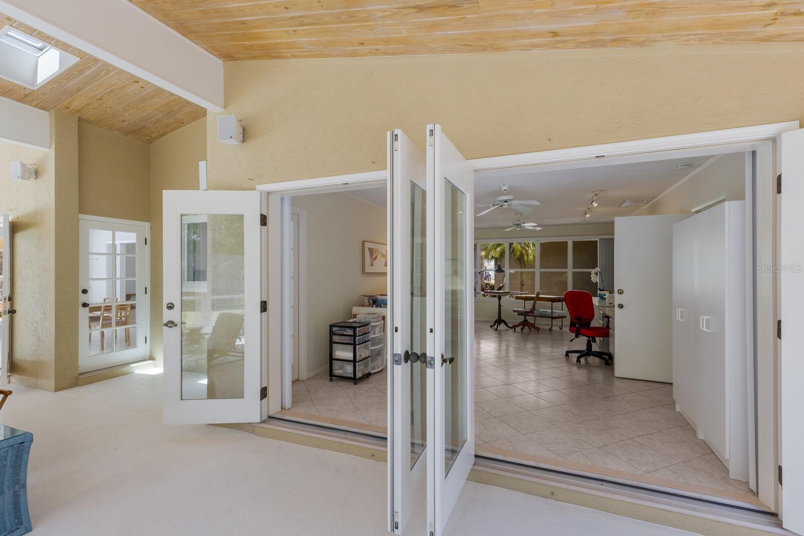 734 INDIAN BEACH CIR, SARASOTA, FL, 34234