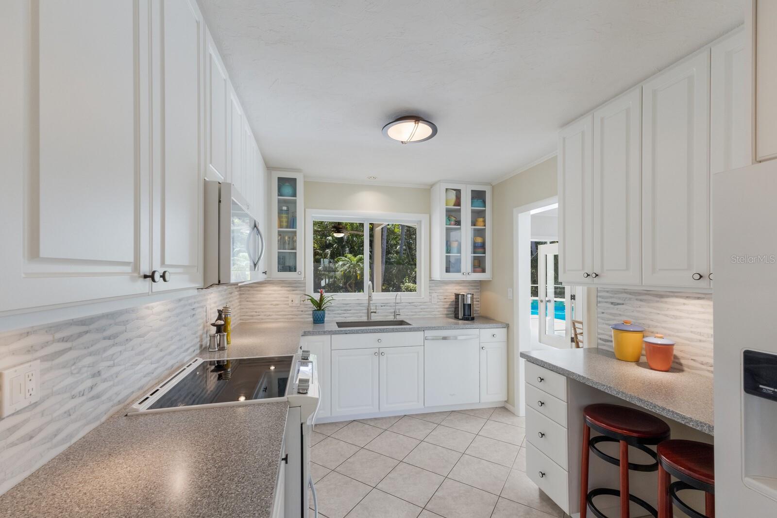 734 INDIAN BEACH CIR, SARASOTA, FL, 34234