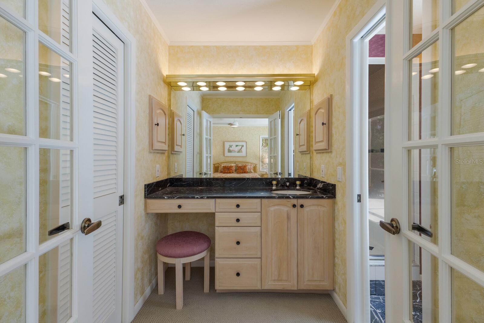 734 INDIAN BEACH CIR, SARASOTA, FL, 34234