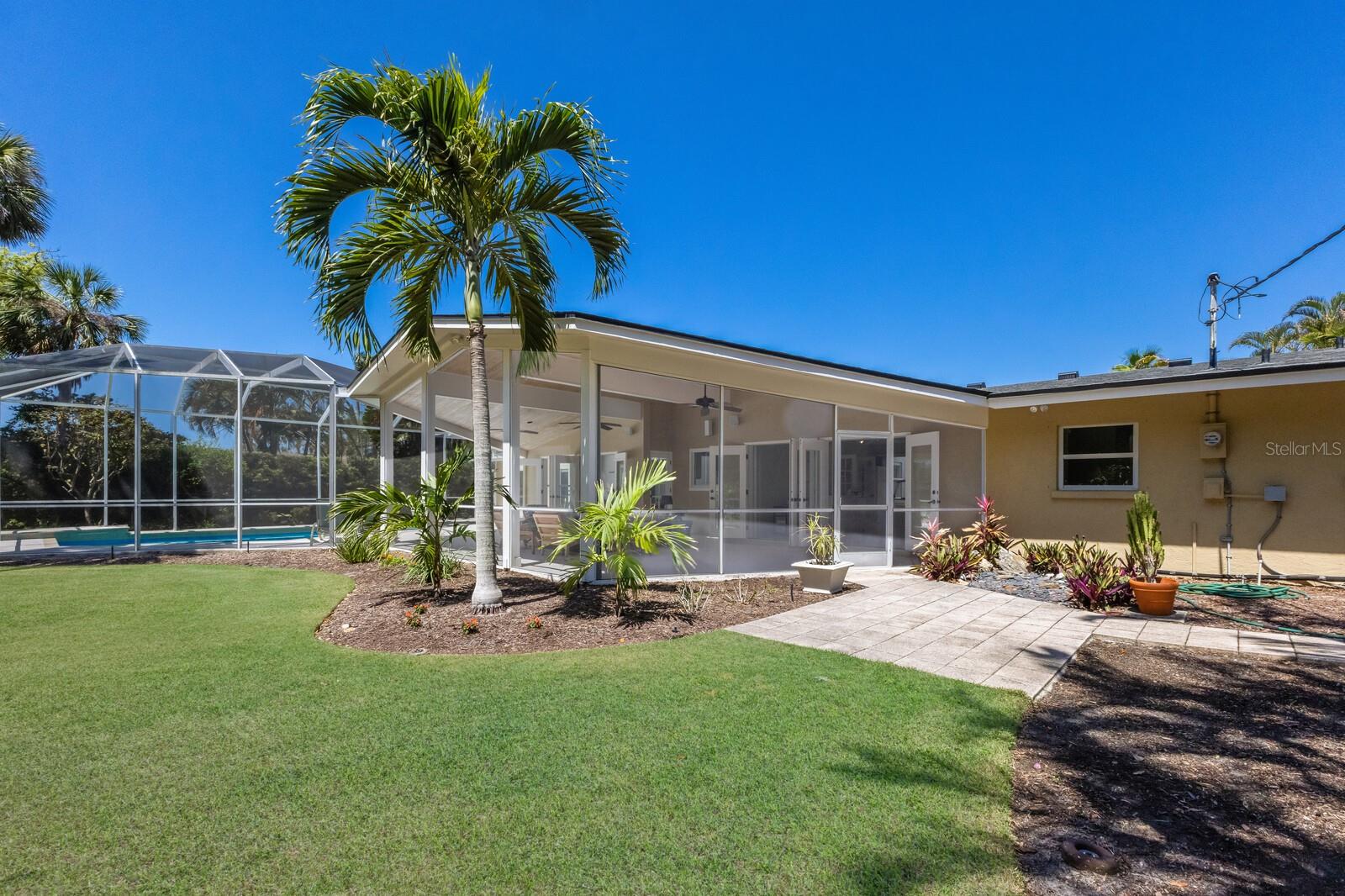 734 INDIAN BEACH CIR, SARASOTA, FL, 34234