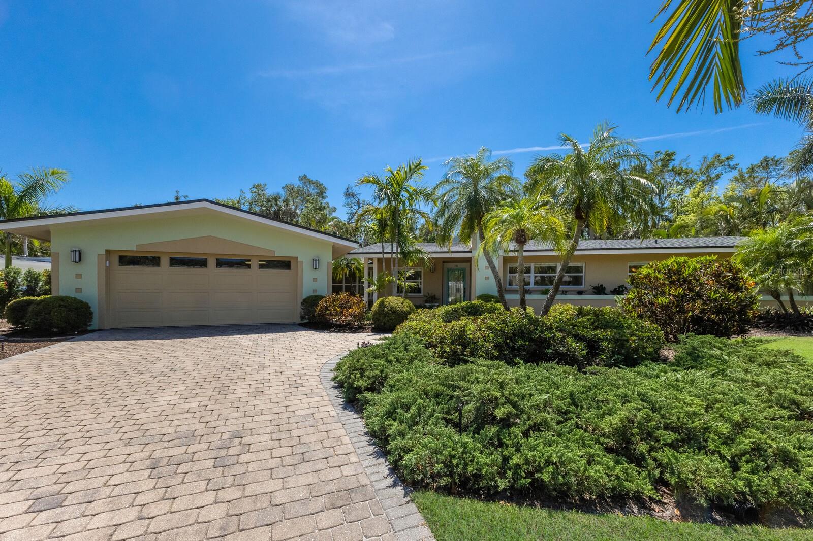734 INDIAN BEACH CIR, SARASOTA, FL, 34234