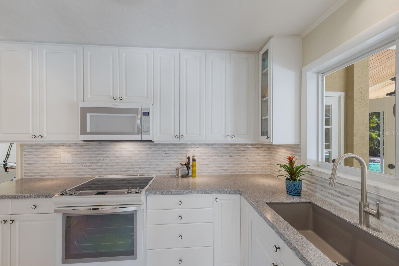 734 INDIAN BEACH CIR, SARASOTA, FL, 34234
