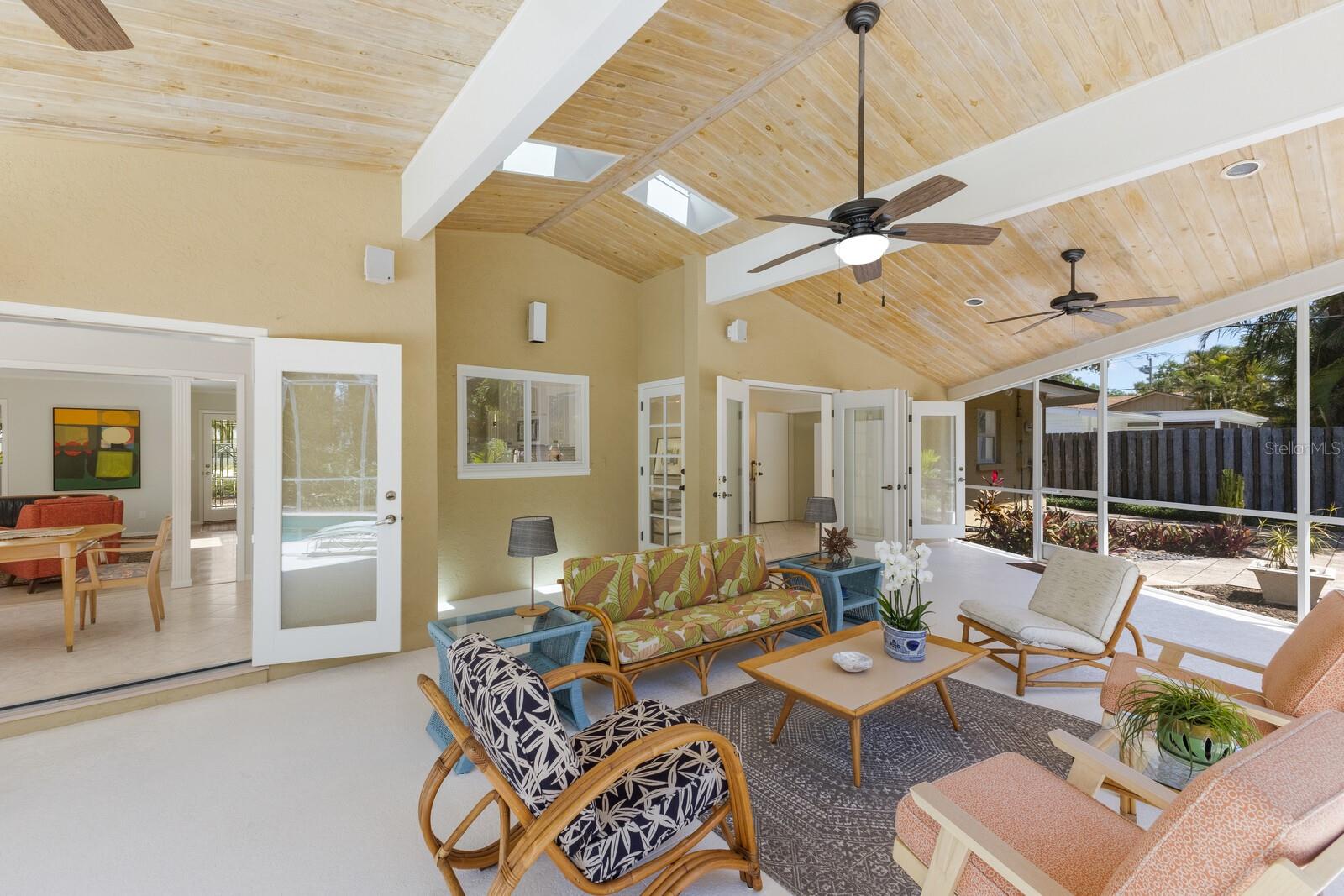 734 INDIAN BEACH CIR, SARASOTA, FL, 34234