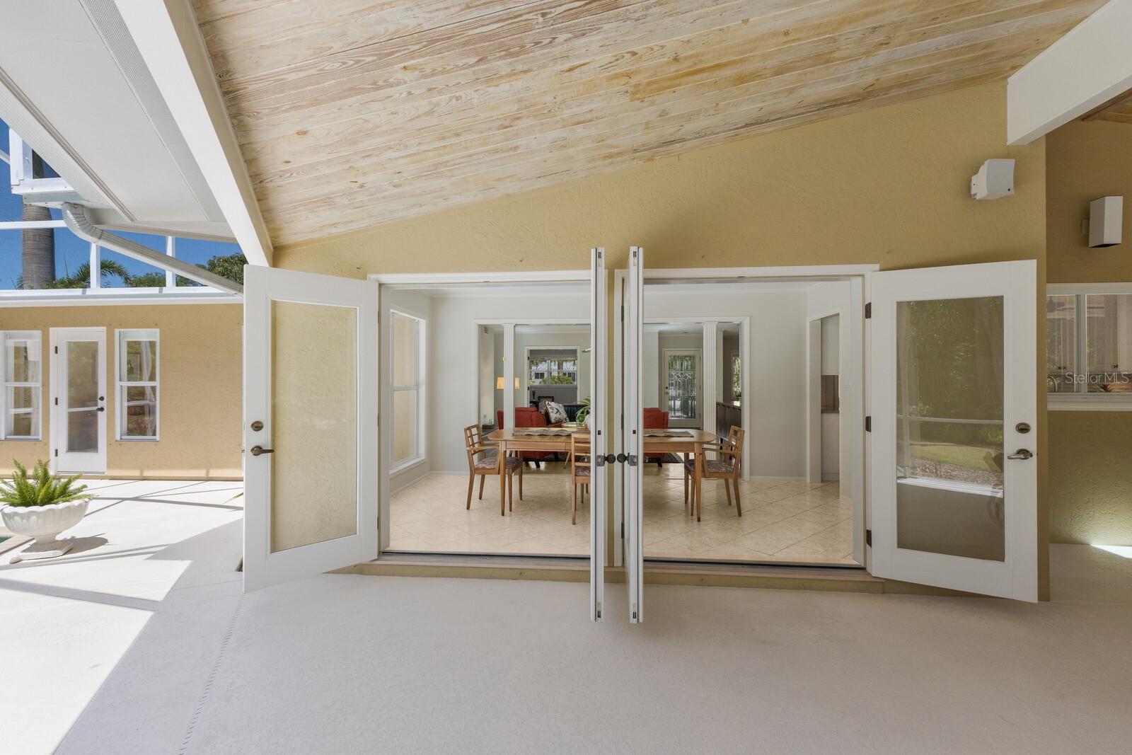 734 INDIAN BEACH CIR, SARASOTA, FL, 34234