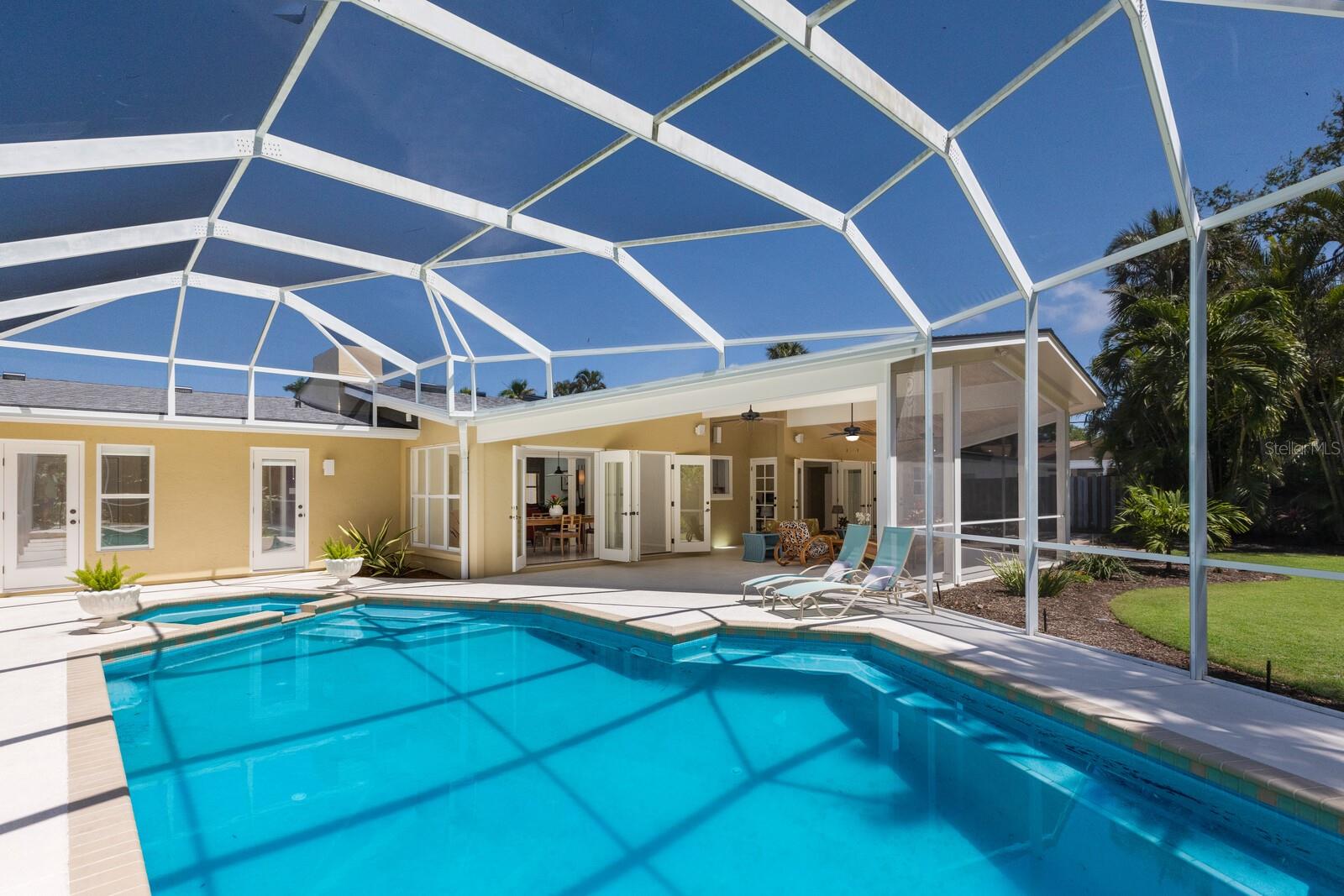 734 INDIAN BEACH CIR, SARASOTA, FL, 34234