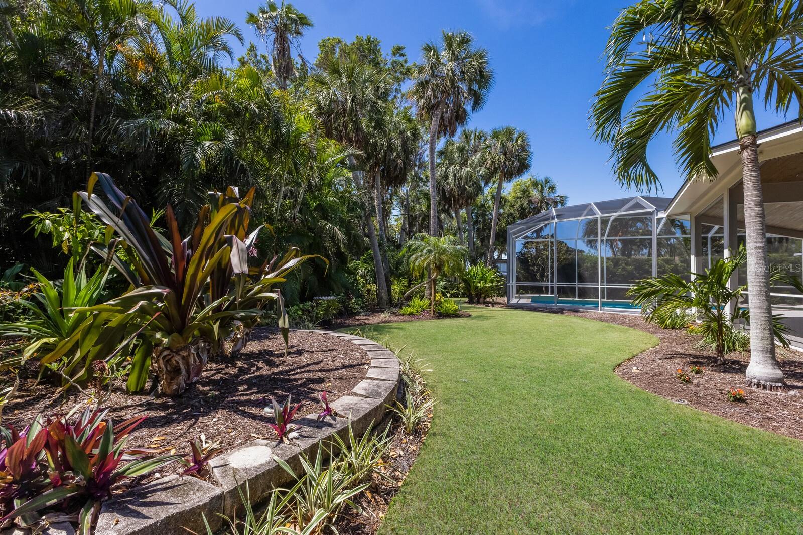 734 INDIAN BEACH CIR, SARASOTA, FL, 34234